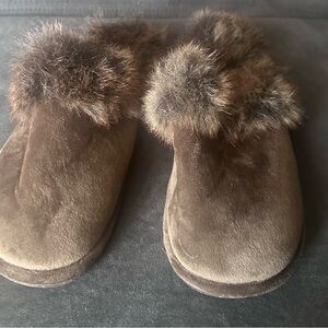 Cozy Brown Fur-Lined Women's Slippers